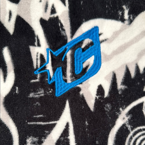 Creatures Grom Kids Poncho Black and White Skull Coverup - Picture 3 of 4